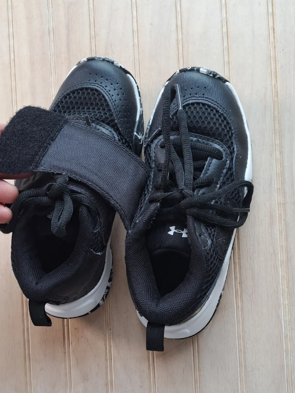 Under Armour Assert 10 AC Black White Hook & Loop Kids Running Shoes